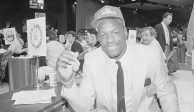 Len Bias, Garfield Smith, Sam Cassell born; Bob Cousy traded