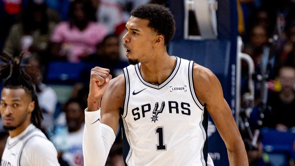 Victor Wembanyama leads 5-0 Spurs to historic start, face Suns