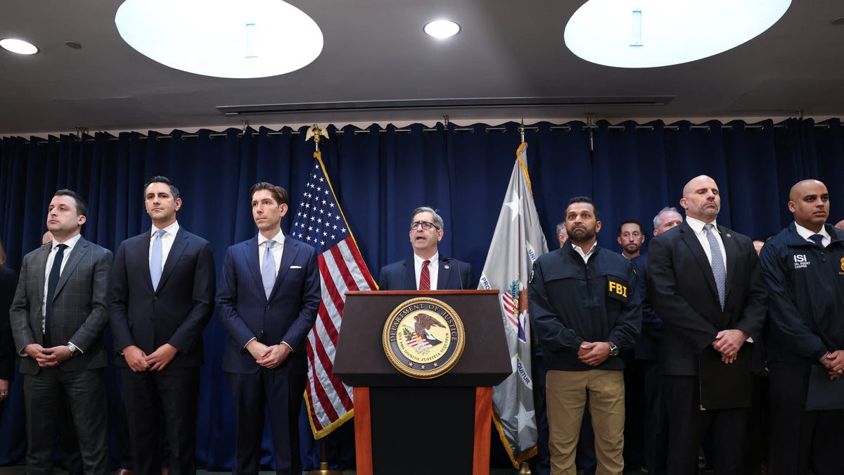 How did the blockbuster investigation into the mob and NBA unfold?