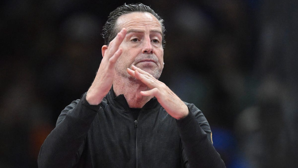 Cavs, Kenny Atkinson start 2025-26 season 10-0 on coach's challenges