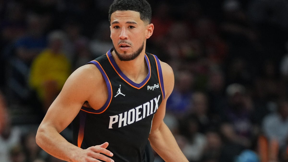 Phoenix Suns vs San Antonio Spurs live updates. Suns same starters