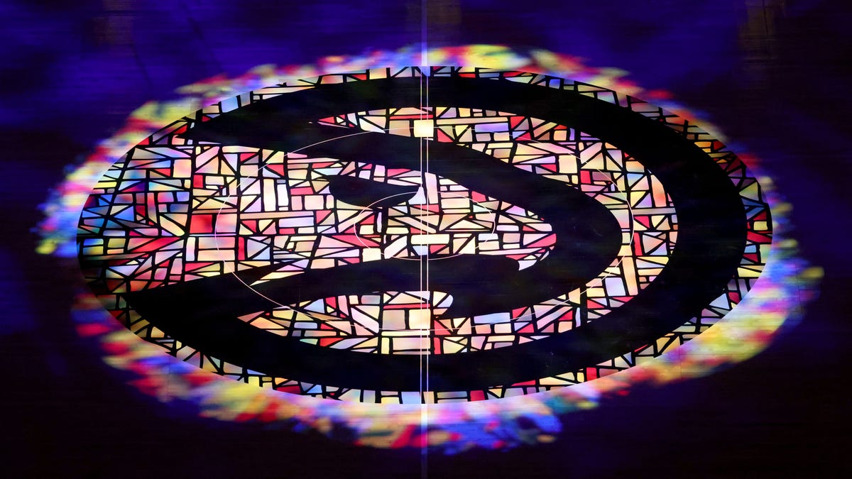 Ex-Hawks VP Lester Jones charged with embezzlement, fraud