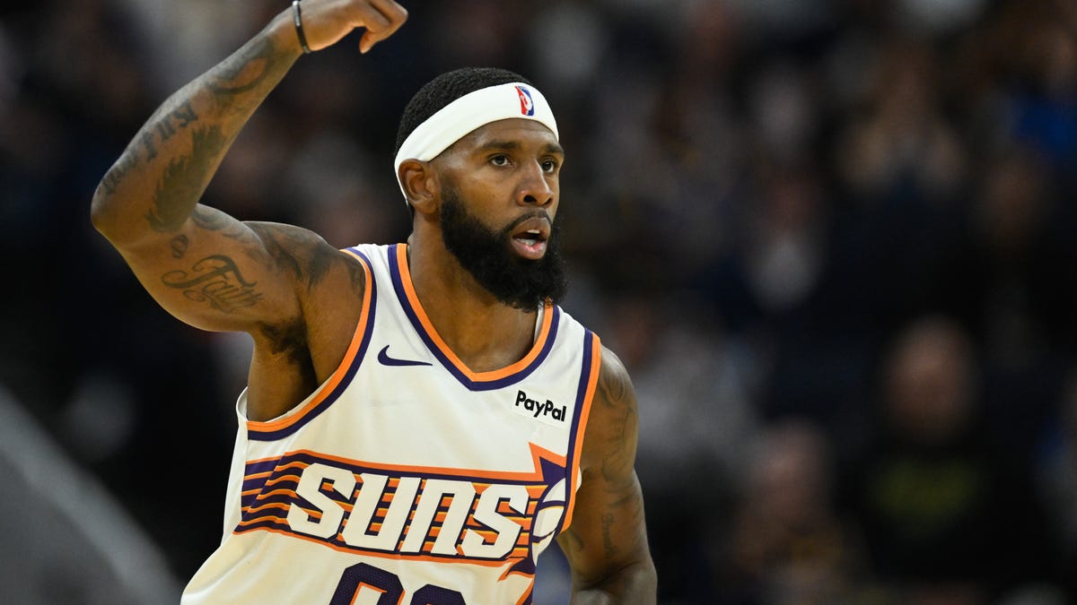 Phoenix Suns rolls out different starting lineup vs. Pelicans