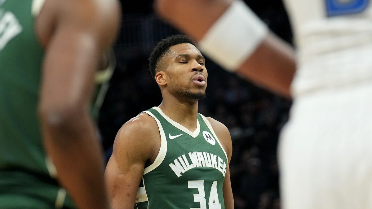 Bucks last place in free throw shooting