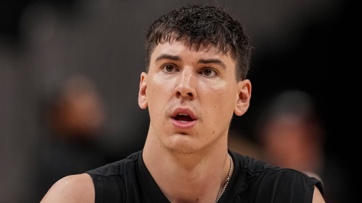 Lakers' starters failed to set right tone versus Hawks