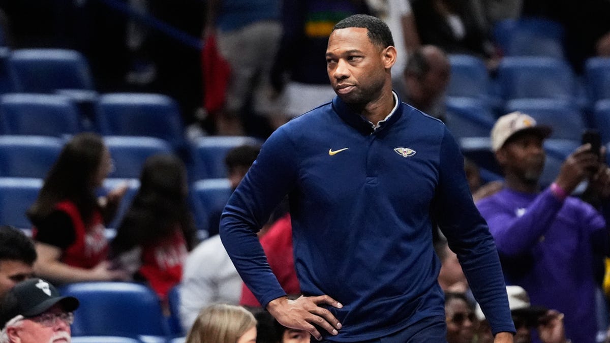 Pelicans' Joe Dumars fires Willie Green 12 games into fifth season