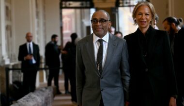 Spike Lee gave Pope Leo XIV a custom Knicks jersey