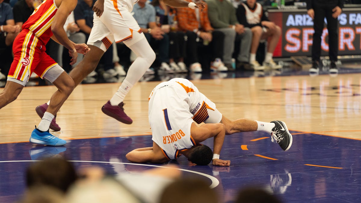 How Phoenix Suns blew 22-point lead in fourth quarter of loss to Hawks