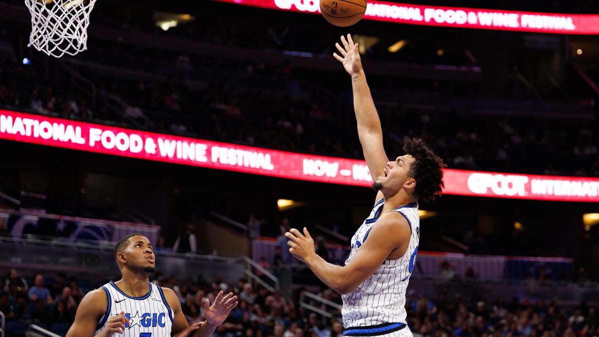 Rookie Noah Penda nears double-double in G League debut