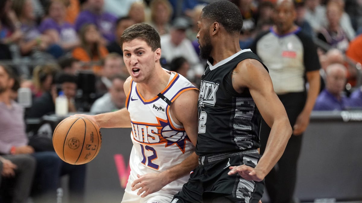 Spurs at Suns odds, picks and predictions