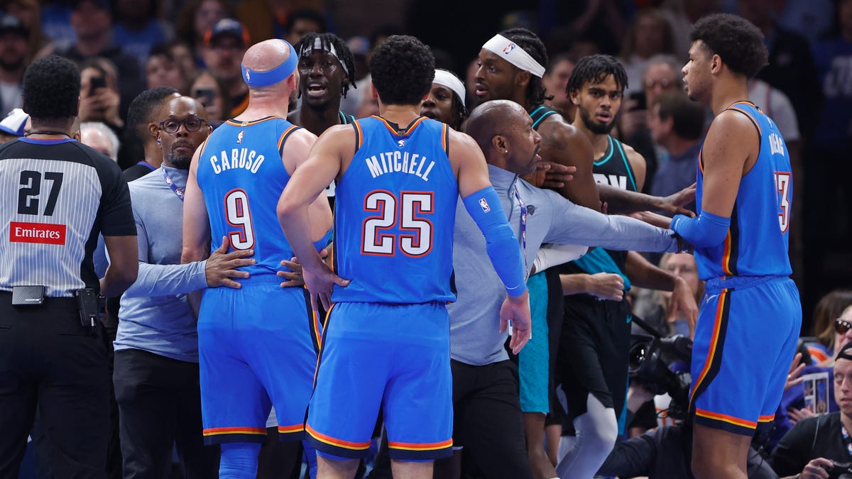 Best images from Thunder's 122-95 win over Trail Blazers