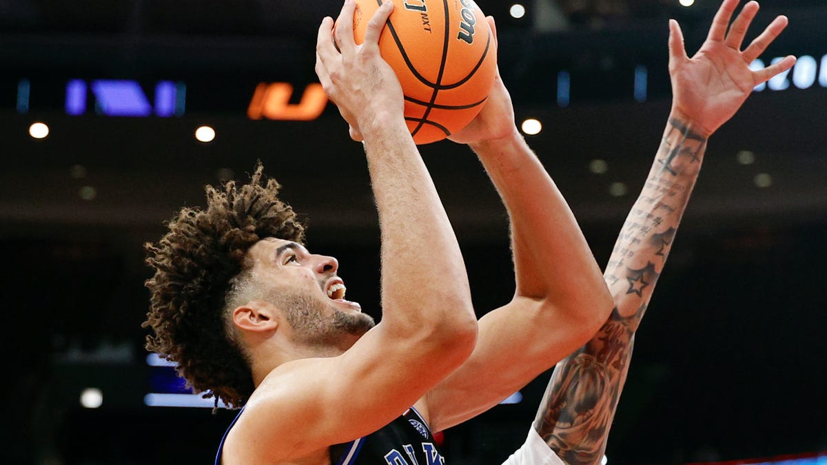 Cameron Boozer, Duke basketball bully Arkansas for Thanksgiving win