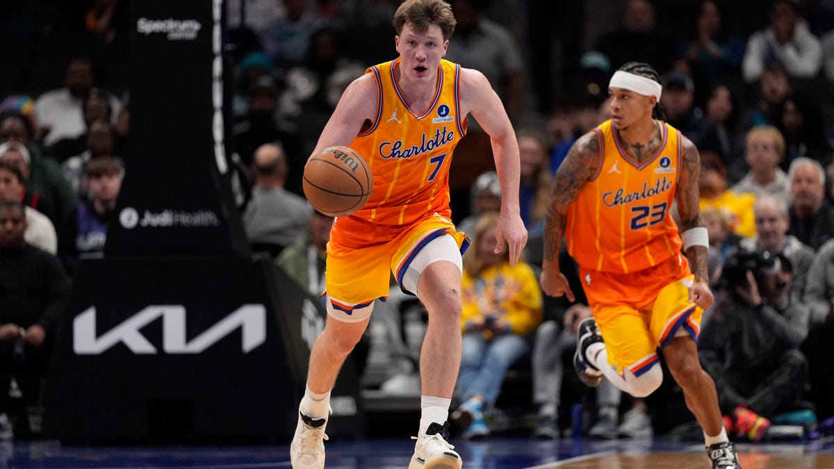 Kon Knueppel hits clutch 3-pointer in win over Raptors