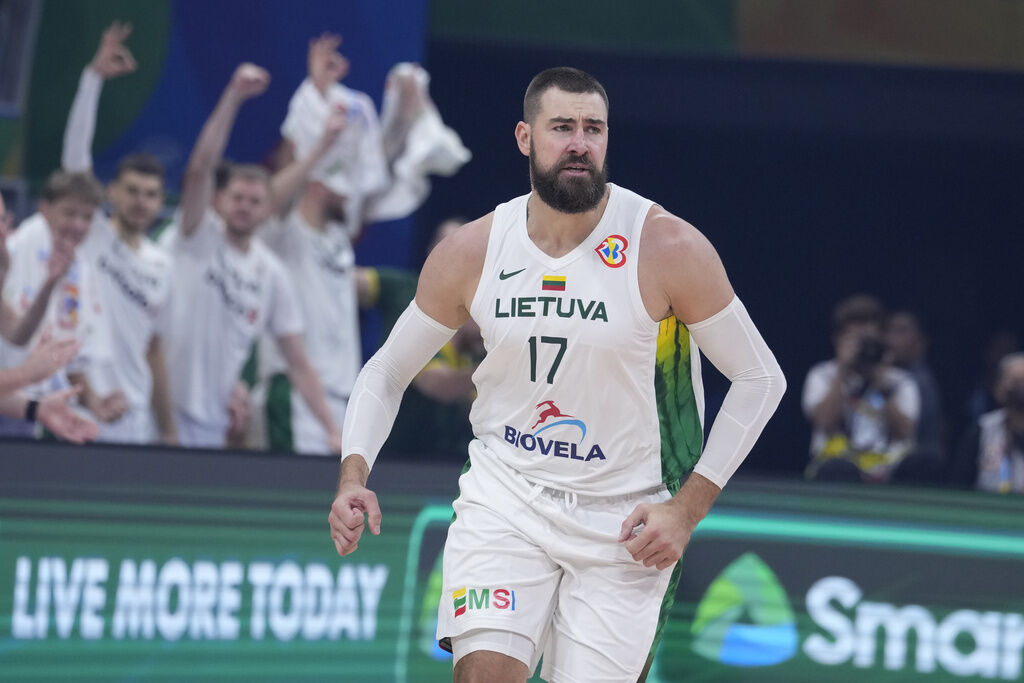 Nuggets center Jonas Valanciunas