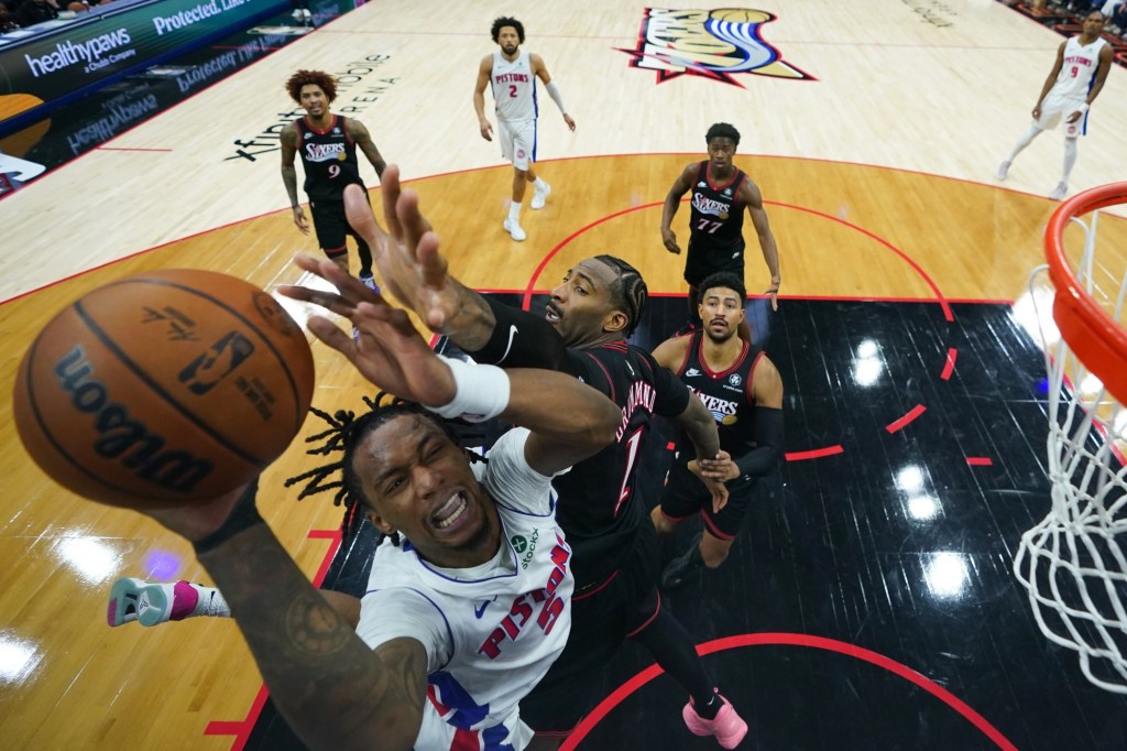 Third-quarter struggles again hamstring in loss to Pistons