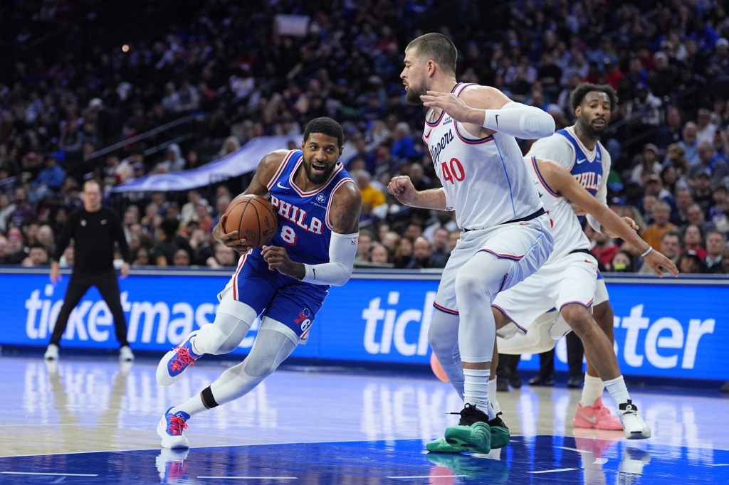 Emotional return brings 76ers' Paul George back to court