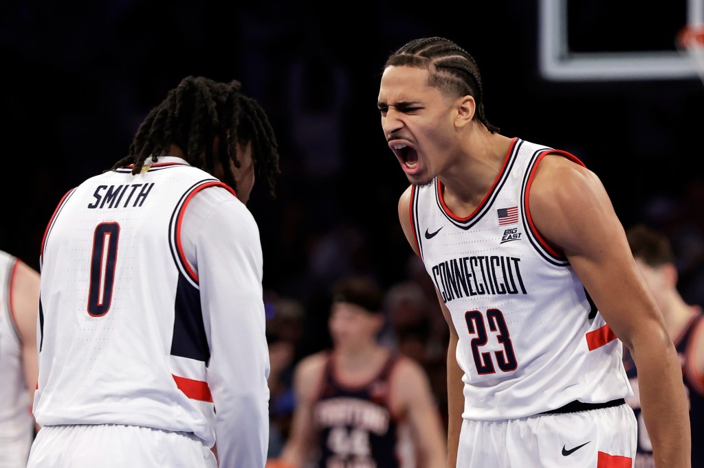 Fifth-ranked UConn men take down No. 13 Illinois, 74-61, at Madison Square Garden