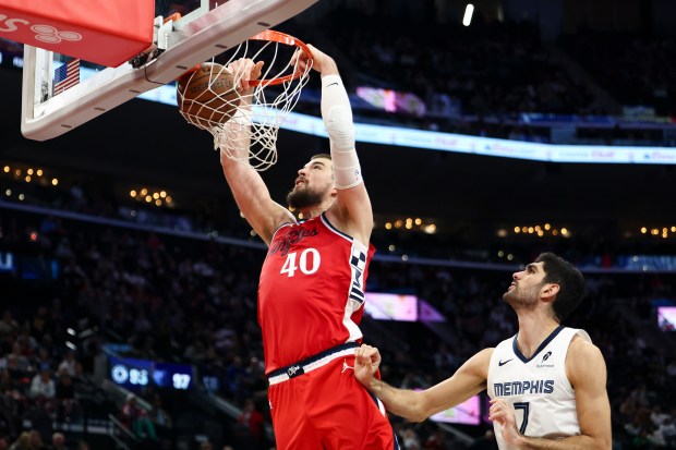 Clippers center Ivica Zubac (40) dunks against Memphis Grizzlies forward...