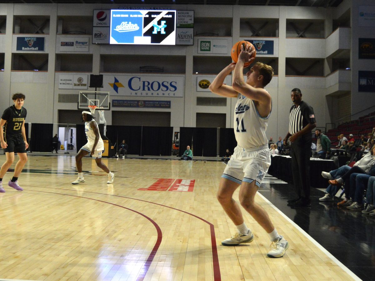 Ace Flagg throws down powerful dunk wearing brother’s shoes, mom’s old number