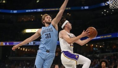 Lakers Start 1-0 After Win Over Grizzlies