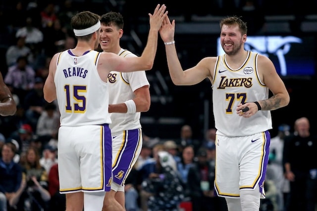 Lakers Have Bought Into Being 'Connected' On & Off Court