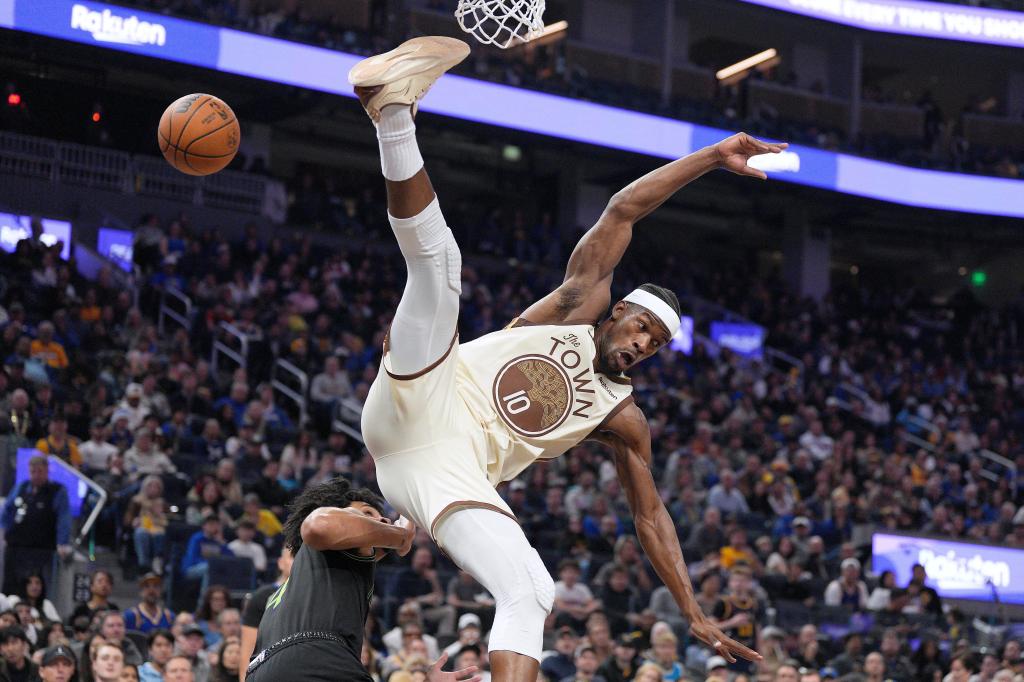 Jimmy Butler avoids injury in fall during Warriors' win over Pelicans