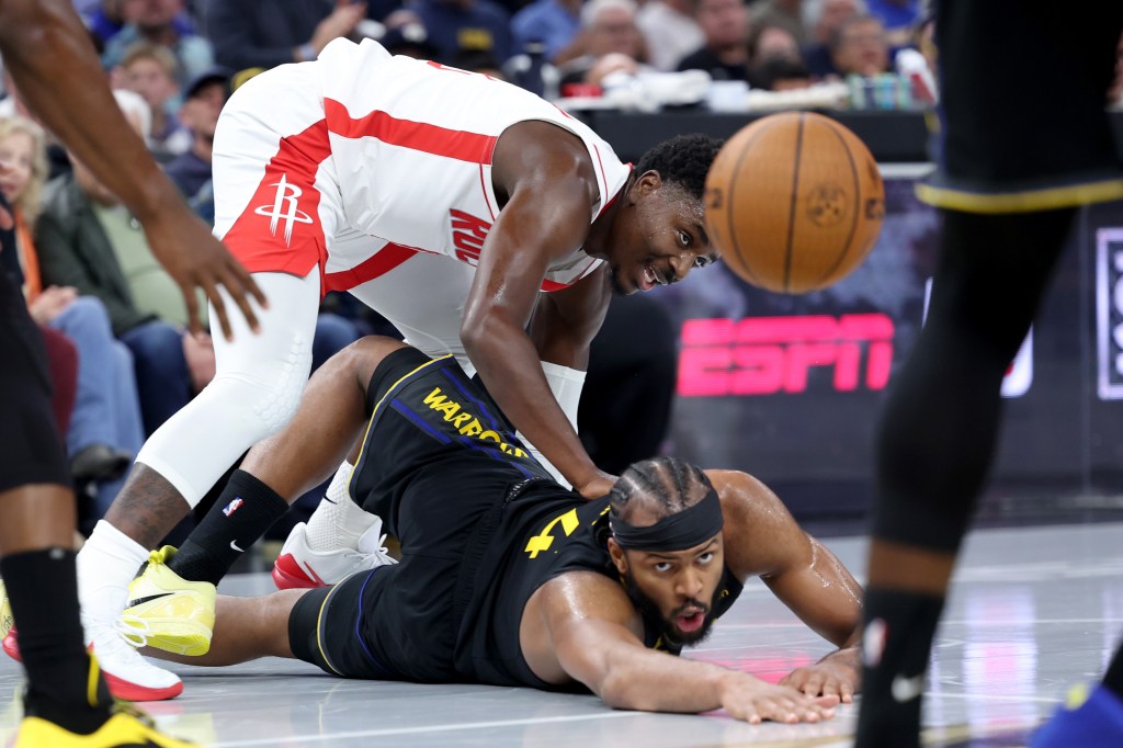 Steph Curry exits with apparent injury as Warriors fall to Rockets