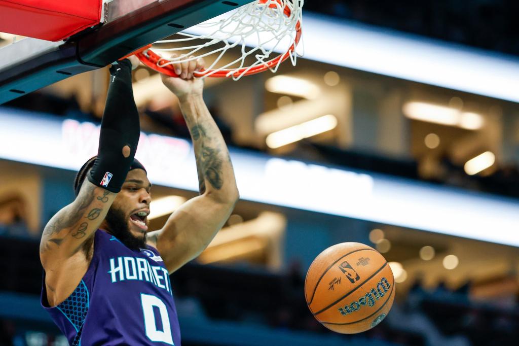 Miller anota 27 puntos, Hornets vencen a Bulls 123-116 y rompen racha de 7 derrotas – Chicago Tribune