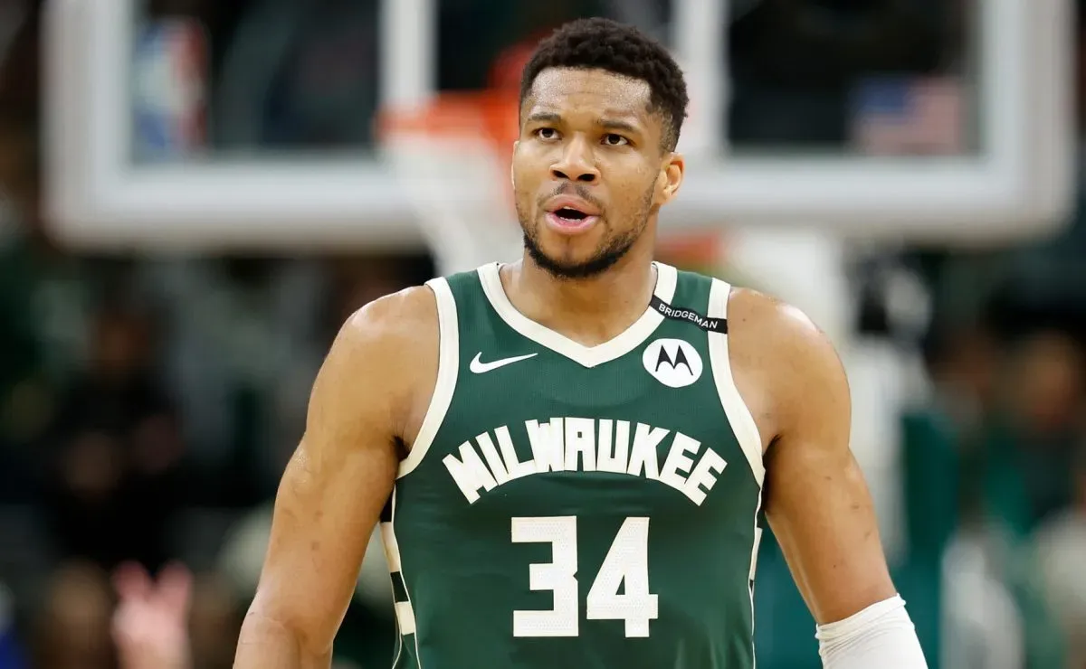 Is Giannis Antetokounmpo playing today, Nov. 3, for the Bucks vs Pacers?