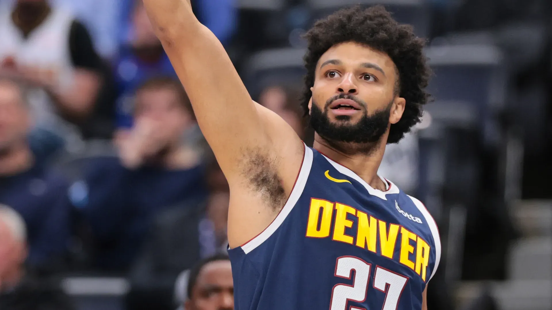 Jamal Murray shoots the ball