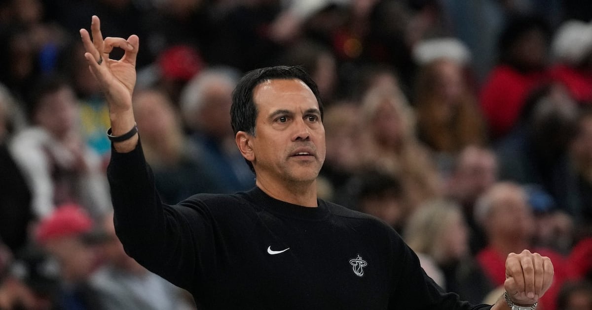 Erik Spoelstra gets 800th win, Tyler Herro scores 29 and Miami Heat edge Milwaukee Bucks in NBA Cup matchup