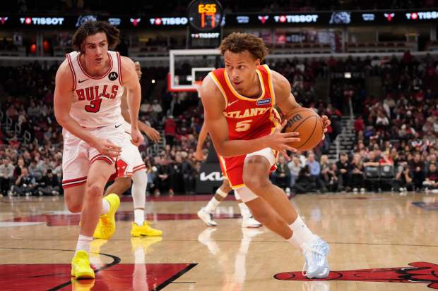 Bulls guard Josh Giddey defends Hawks guard Dyson Daniels on Oct. 27, 2025, at the United Center. (AP Photo/David Banks)