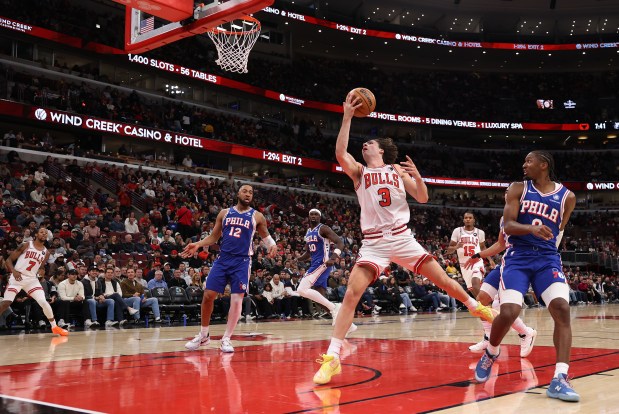 Chicago Bulls guard Josh Giddey (3) goes in for a layup in the first half of a game against the Philadelphia 76ers at the United Center in Chicago on Nov. 4, 2025. (Chris Sweda/Chicago Tribune)