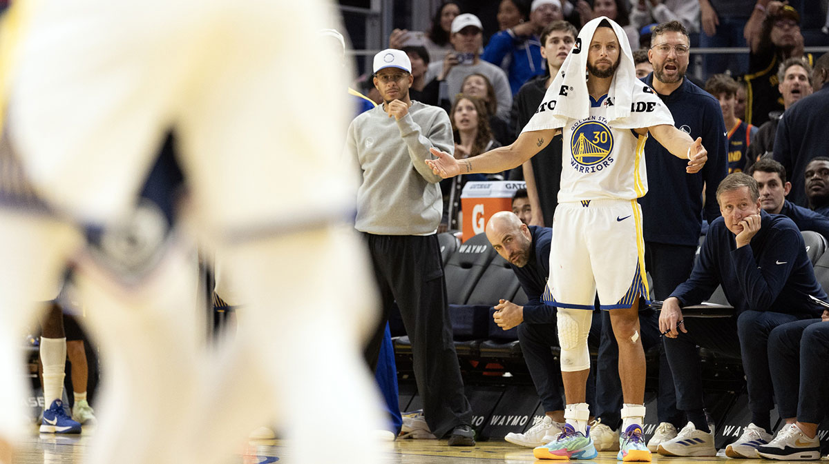 Golden State Warriors guard Stephen Curry (30) watches his teammates close out the game against the Los Angeles Clippers during the fourth quarter at Chase Center.