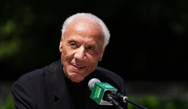 Hall of Famer, legendary Atlanta Hawks coach Lenny Wilkens dies at 88