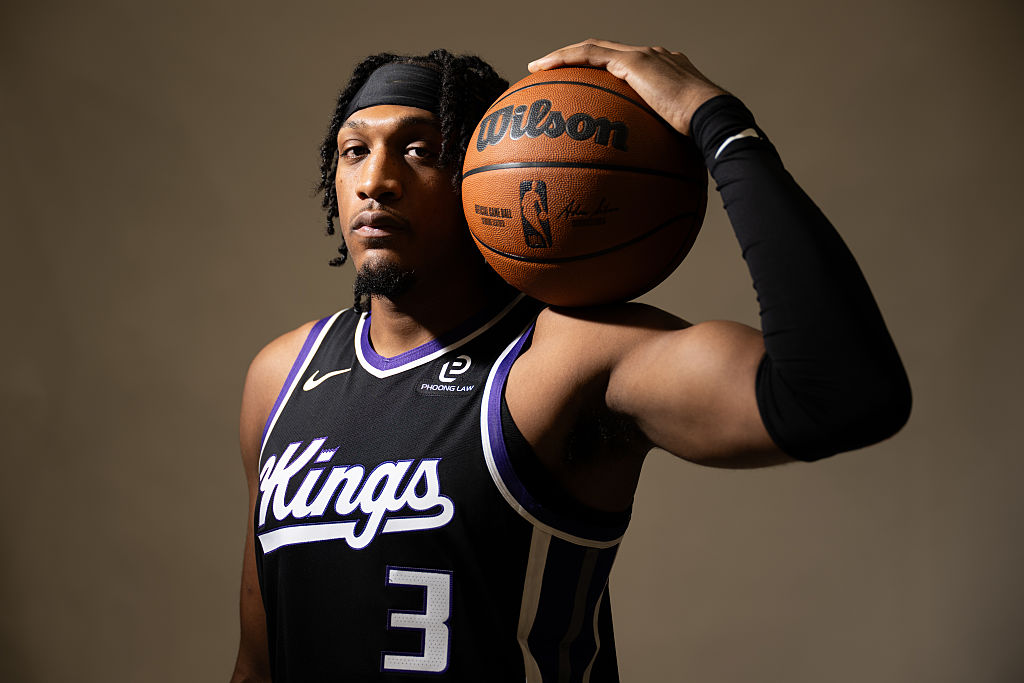 Pistons claim former King F/C Isaac Jones off waivers