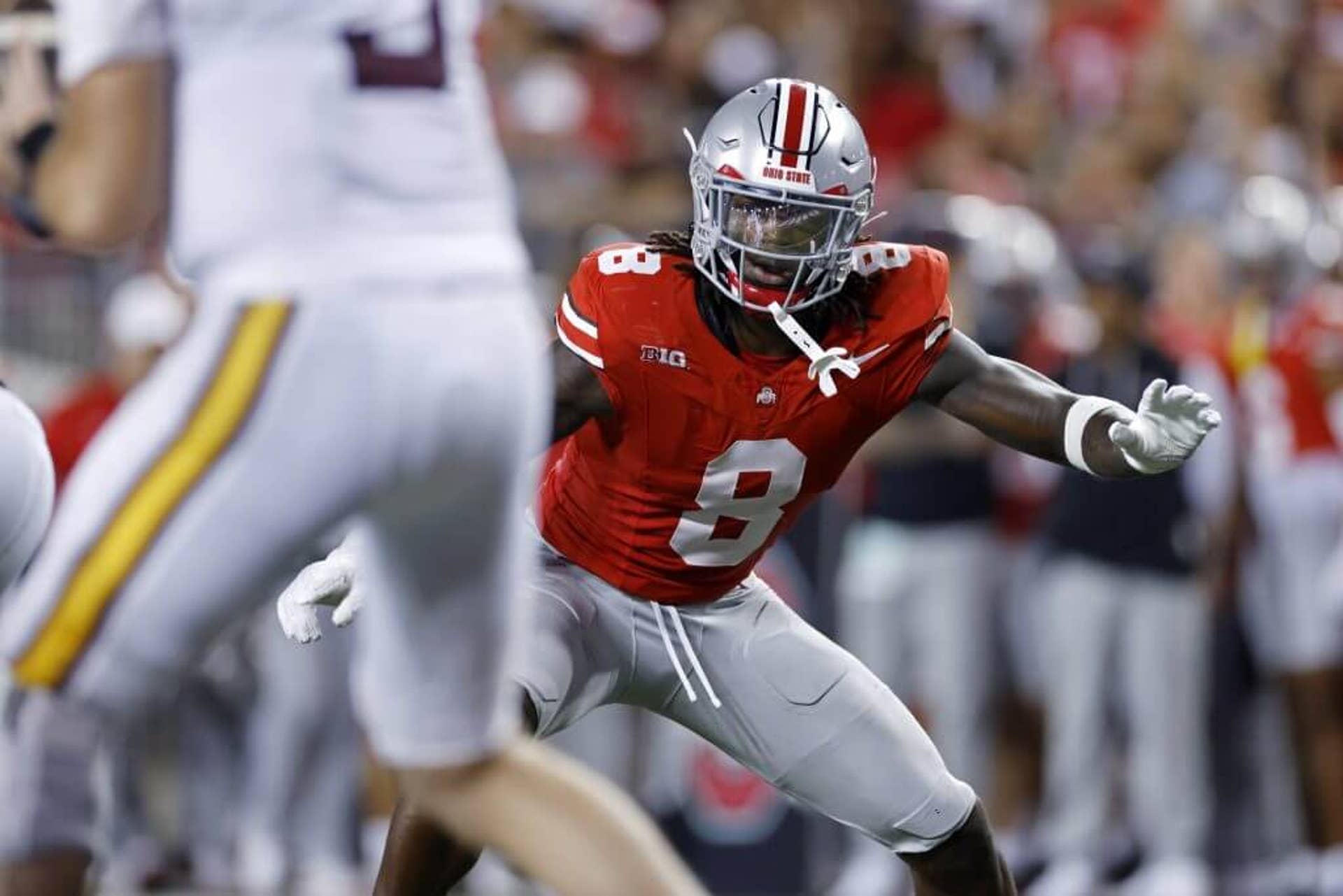 Ohio State linebacker Arvell Reese rushes the quarterback during a game against Minnesota.