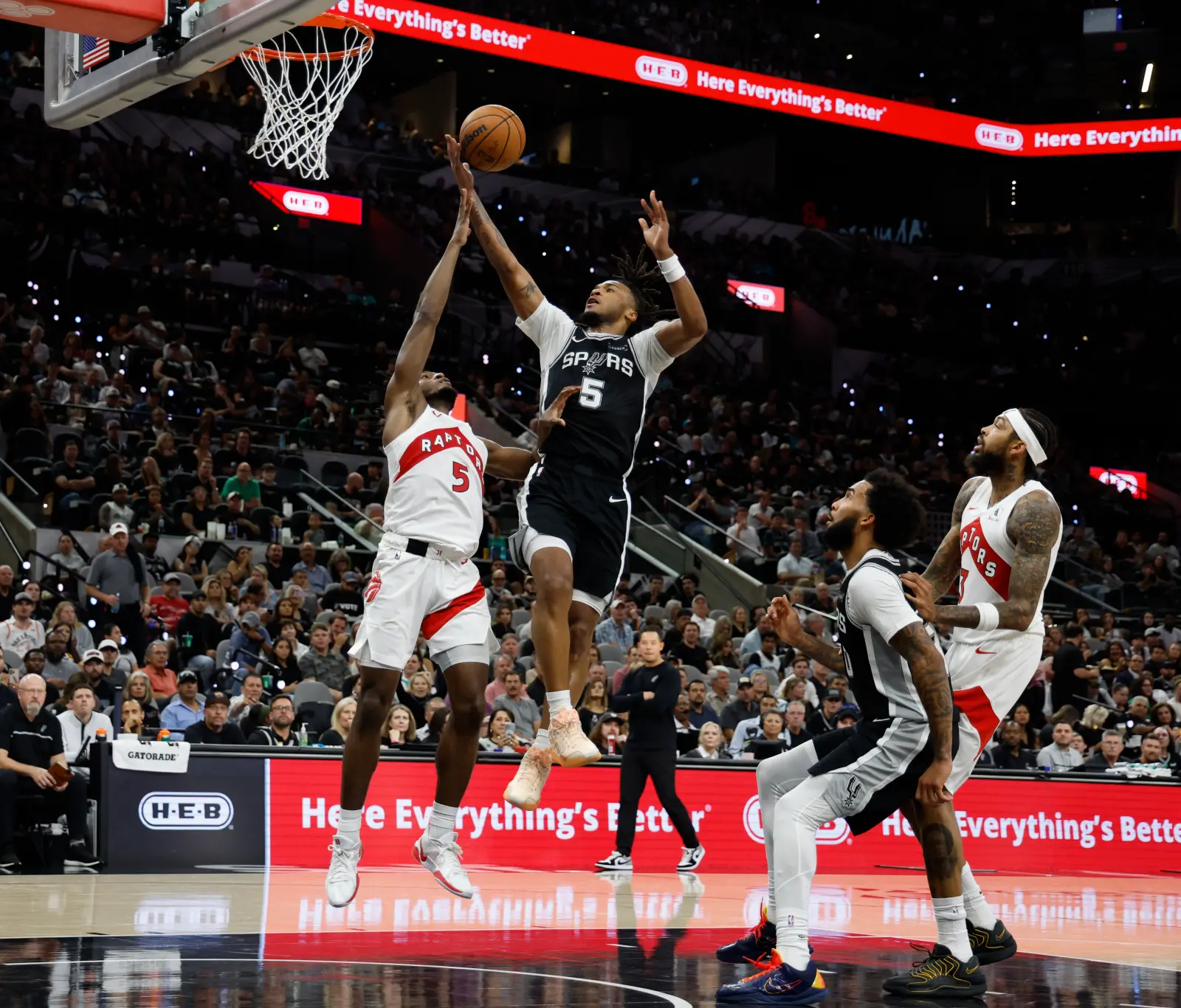 Spurs guard Stephon Castle