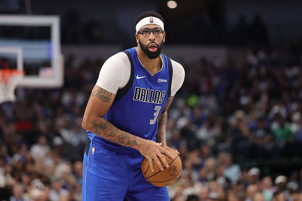 DALLAS, TEXAS - OCTOBER 24: Anthony Davis #3 of the Dallas Mavericks handles the ball during a game against the Washington Wizards at American Airlines Center on October 24, 2025 in Dallas, Texas. NOTE TO USER: User expressly acknowledges and agrees that, by downloading and or using this photograph, User is consenting to the terms and conditions of the Getty Images License Agreement. (Photo by Stacy Revere/Getty Images)