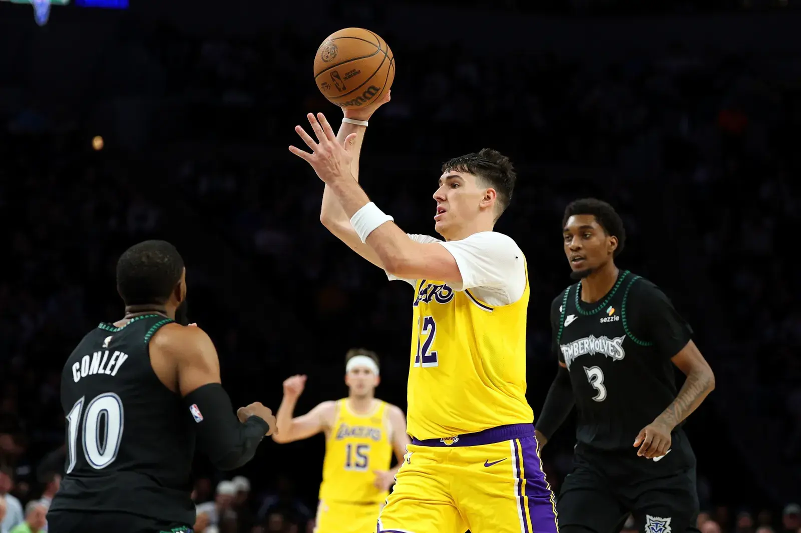 los angeles lakers star jake laravia against minnesota timberwolves