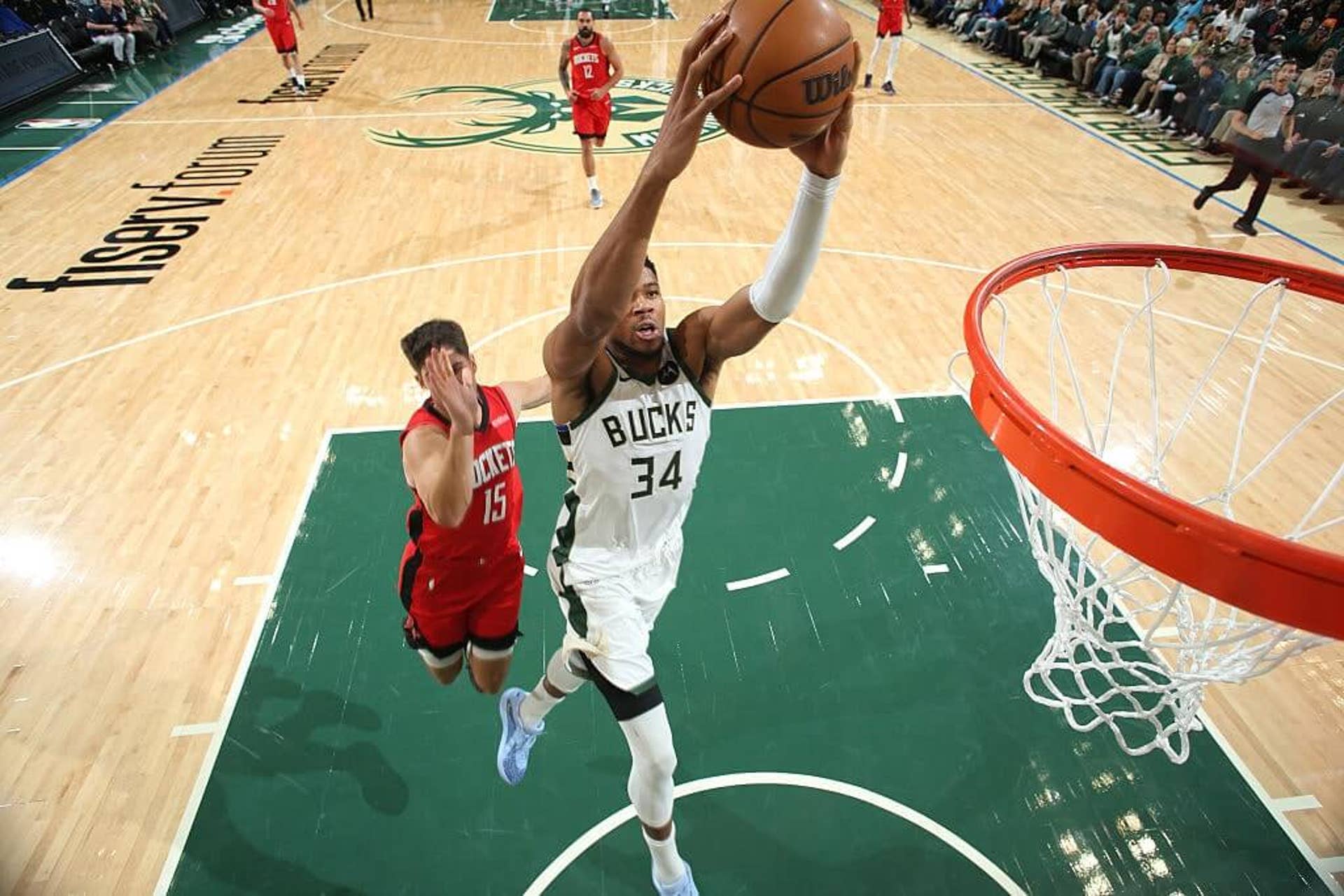 MILWAUKEE, WI - NOVEMBER 9: Giannis Antetokounmpo #34 of the Milwaukee Bucks drives to the basket during the game against the Houston Rockets on November 9, 2025 at Fiserv Forum Center in Milwaukee, Wisconsin. NOTE TO USER: User expressly acknowledges and agrees that, by downloading and or using this Photograph, user is consenting to the terms and conditions of the Getty Images License Agreement. Mandatory Copyright Notice: Copyright 2025 NBAE (Photo by Gary Dineen/NBAE via Getty Images).