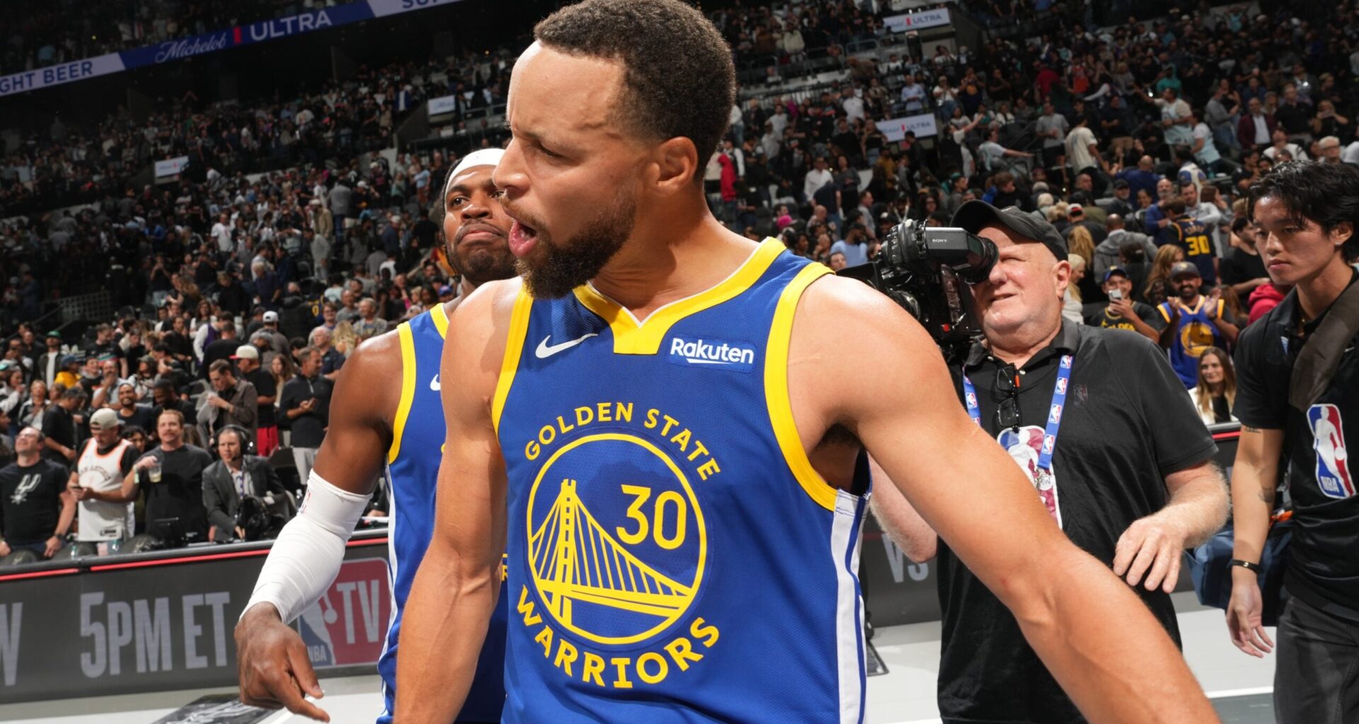 Giannis Antetokounmpo quiets offseason storylines with sizzling start