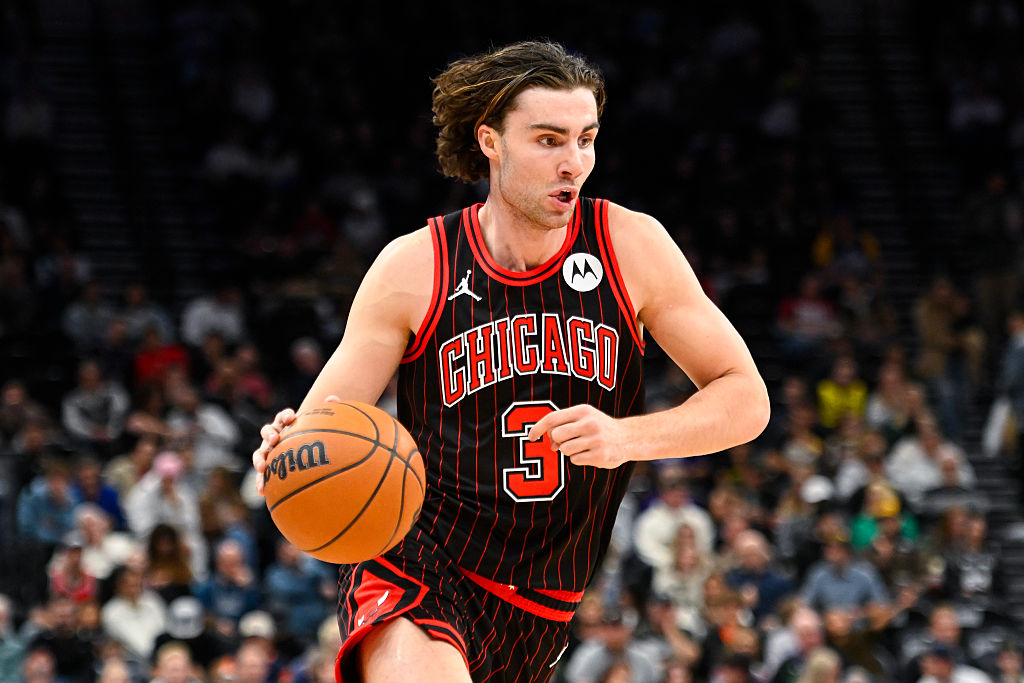 SALT LAKE CITY, UTAH - NOVEMBER 16: Josh Giddey #3 of the Chicago Bulls moves the ball during the first half against the Utah Jazz at Delta Center on November 16, 2025 in Salt Lake City, Utah. NOTE TO USER: User expressly acknowledges and agrees that, by downloading and or using this photograph, User is consenting to the terms and conditions of the Getty Images License Agreement. (Photo by Alex Goodlett/Getty Images)