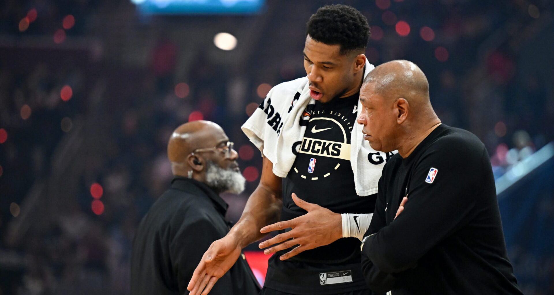 Top moments and stats from an 8-game night in the NBA, led by Paul George's return