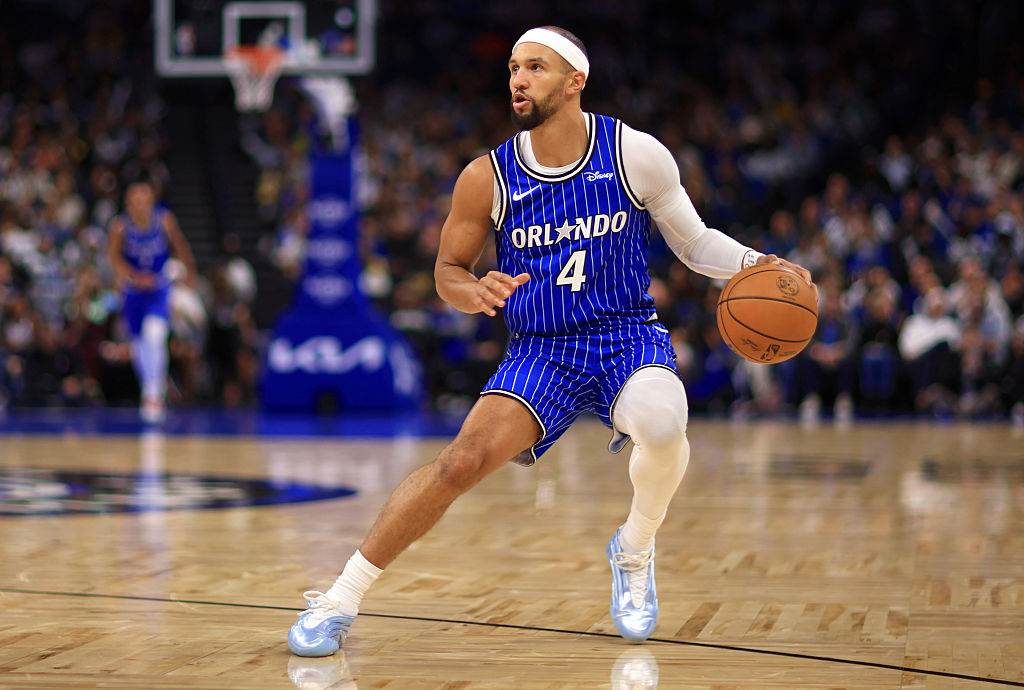 ORLANDO, FLORIDA - NOVEMBER 18: Jalen Suggs #4 of the Orlando Magic looks to pass in the first half during a game against the Golden State Warriors at Kia Center on November 18, 2025 in Orlando, Florida. NOTE TO USER: User expressly acknowledges and agrees that, by downloading and or using this photograph, User is consenting to the terms and conditions of the Getty Images License Agreement. (Photo by Mike Ehrmann/Getty Images)