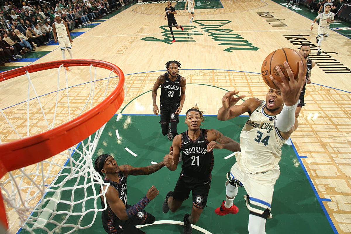 Giannis Antetokounmpo reaches scoring milestone as Bucks end 7-game skid