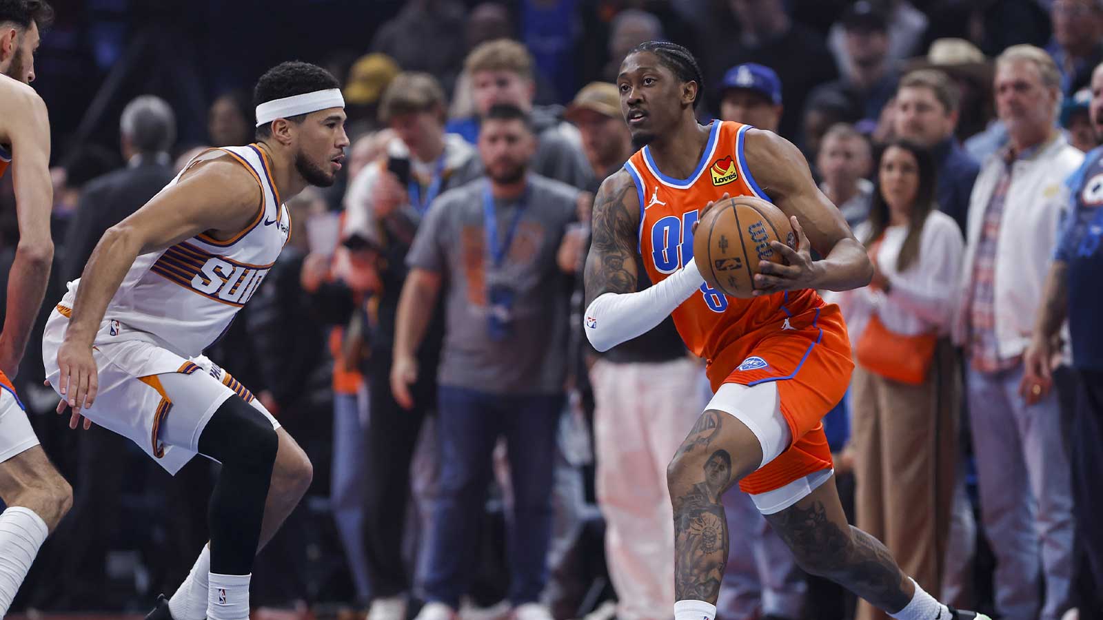 Oklahoma City Thunder guard Jalen Williams (8) moves the ball against the Phoenix Suns during the first quarter at Paycom Center.