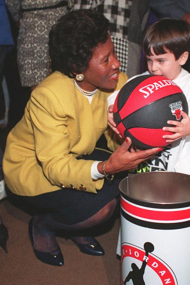 FILE - Deloris Jordan, mother of Michael Jordan, talks with Joshua Schreiber at the screening of Michael Jordan Air Time, a home video depicting the basketball player's day-to-day life, on Feb. 24, 1993, in Chicago. (AP Photo/John Swart, File)