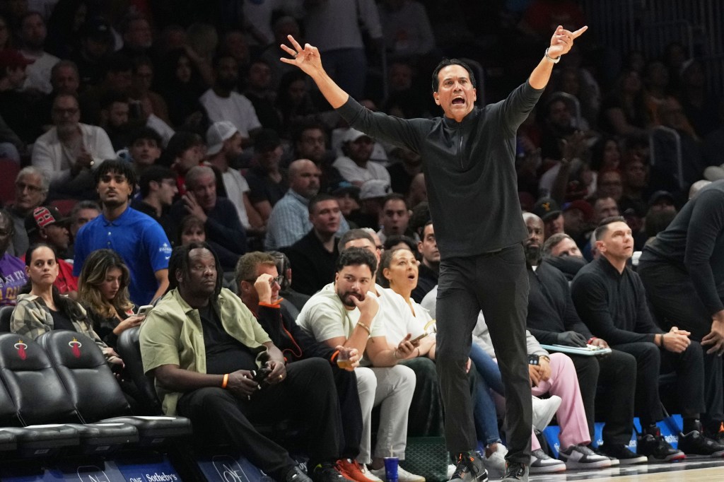Miami Heat get even with victory over the New York Knicks