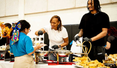 San Antonio Spurs players give back at Thanksgiving community events this week